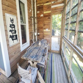 Outdoor Dining Area on Screened Porch